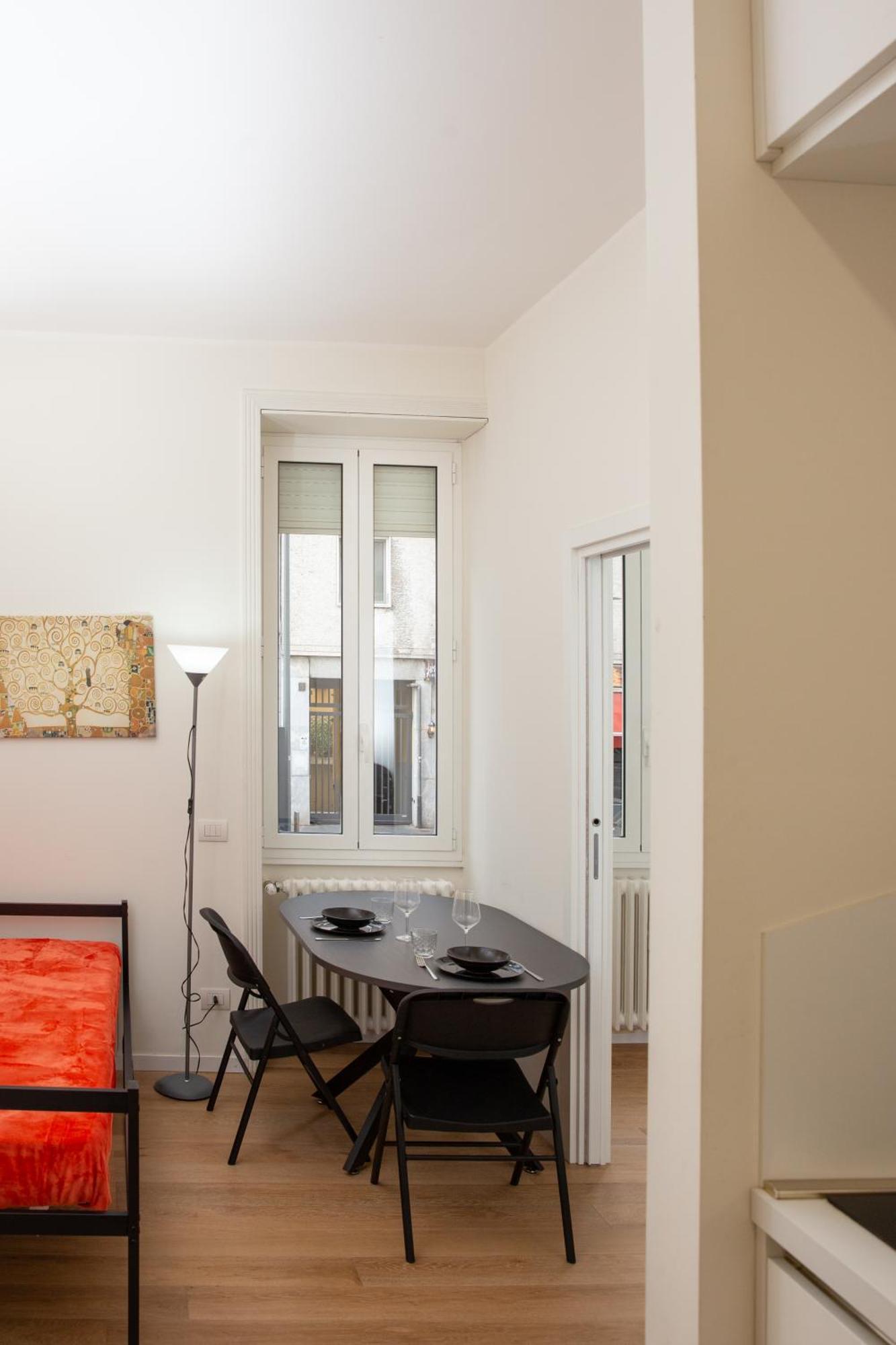 Klimt Central Station - Two Room Apartment Milán Exteriér fotografie